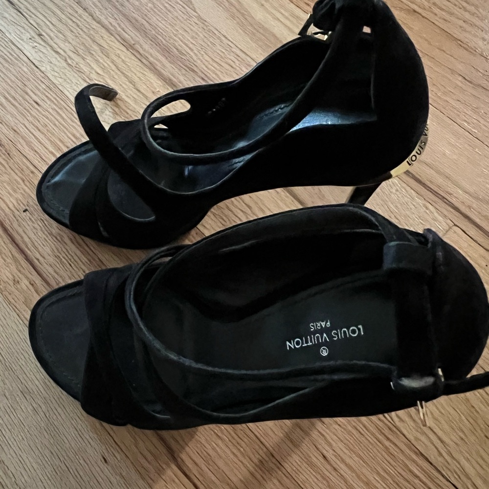 Louis Vuitton Black Heels Sophisticated Style